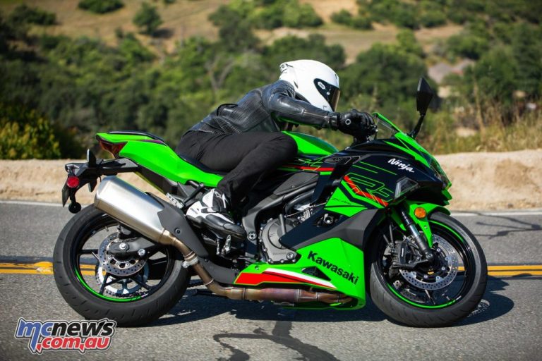 Kawasaki-Ninja-ZX-4RR